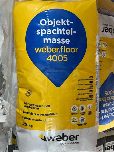 weber Objektspachtelmasse 4005, Gebinde im Regal bei Karsen Baustoff