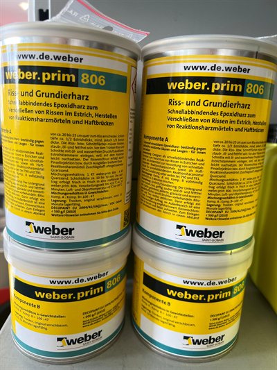 weber Riss- und Grundierharz, Gebinde im Regal bei Karsen Baustoff
