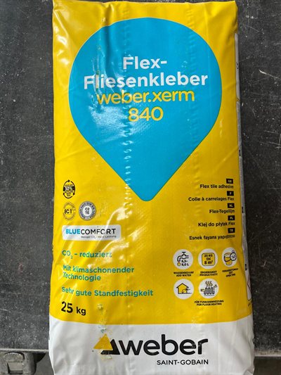 weber Flex-Fliesenkleber 840, Gebinde im Regal bei Karsen Baustoff