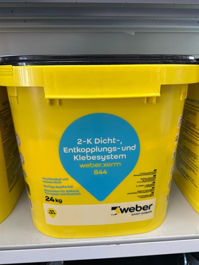 weber Dichtsystem, Gebinde im Regal bei Karsen Baustoff