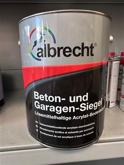 Albrecht Beton- und Garagen-Siegel, Gebinde im Regal bei Karsen Baustoff
