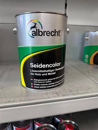 Albrecht Seidencolor, Gebinde im Regal bei Karsen Baustoff