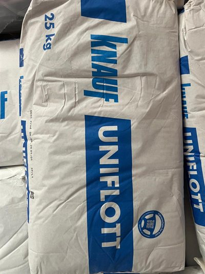 Knauf Uniflott, Gebinde im Regal bei Karsen Baustoff