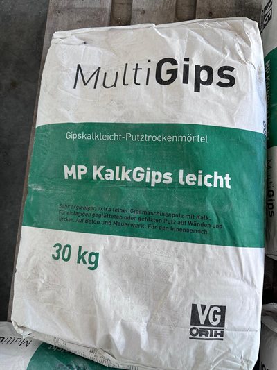 MultiGips MP KalkGips leicht, Gebinde im Regal bei Karsen Baustoff