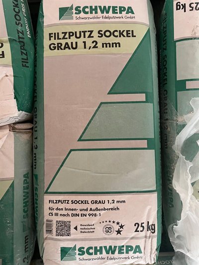 Schwepa Filzputz Sockel grau 1,2 mm, Gebinde im Regal bei Karsen Baustoff