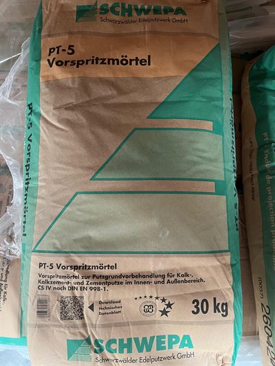 Schwepa PT-5 Vorspritzmörtel, Gebinde im Regal bei Karsen Baustoff
